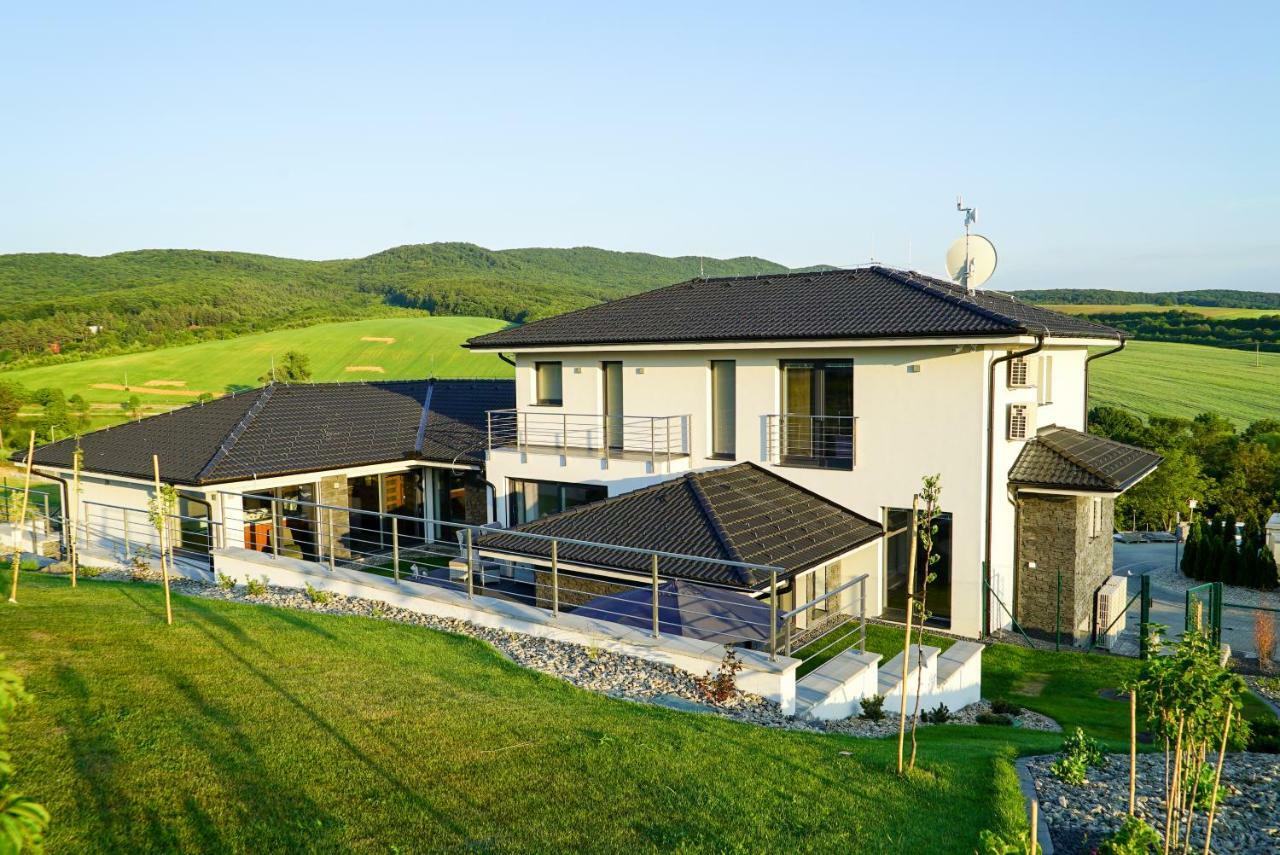 Luxury Villa Moravany nad Váhom Esterno foto