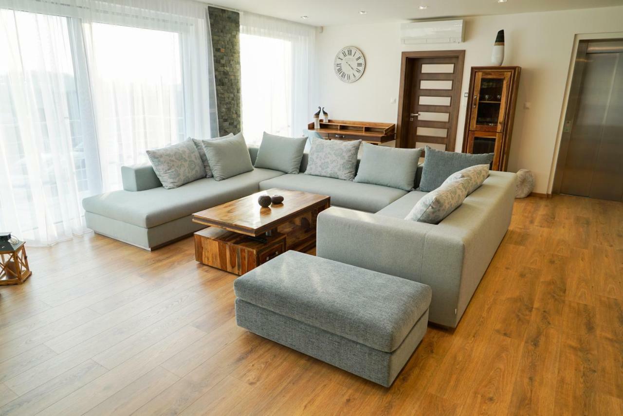 Luxury Villa Moravany nad Váhom Esterno foto