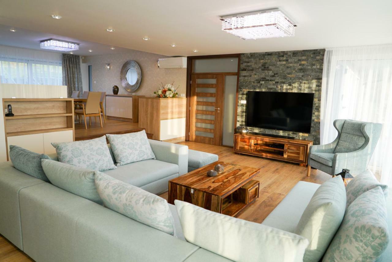 Luxury Villa Moravany nad Váhom Esterno foto