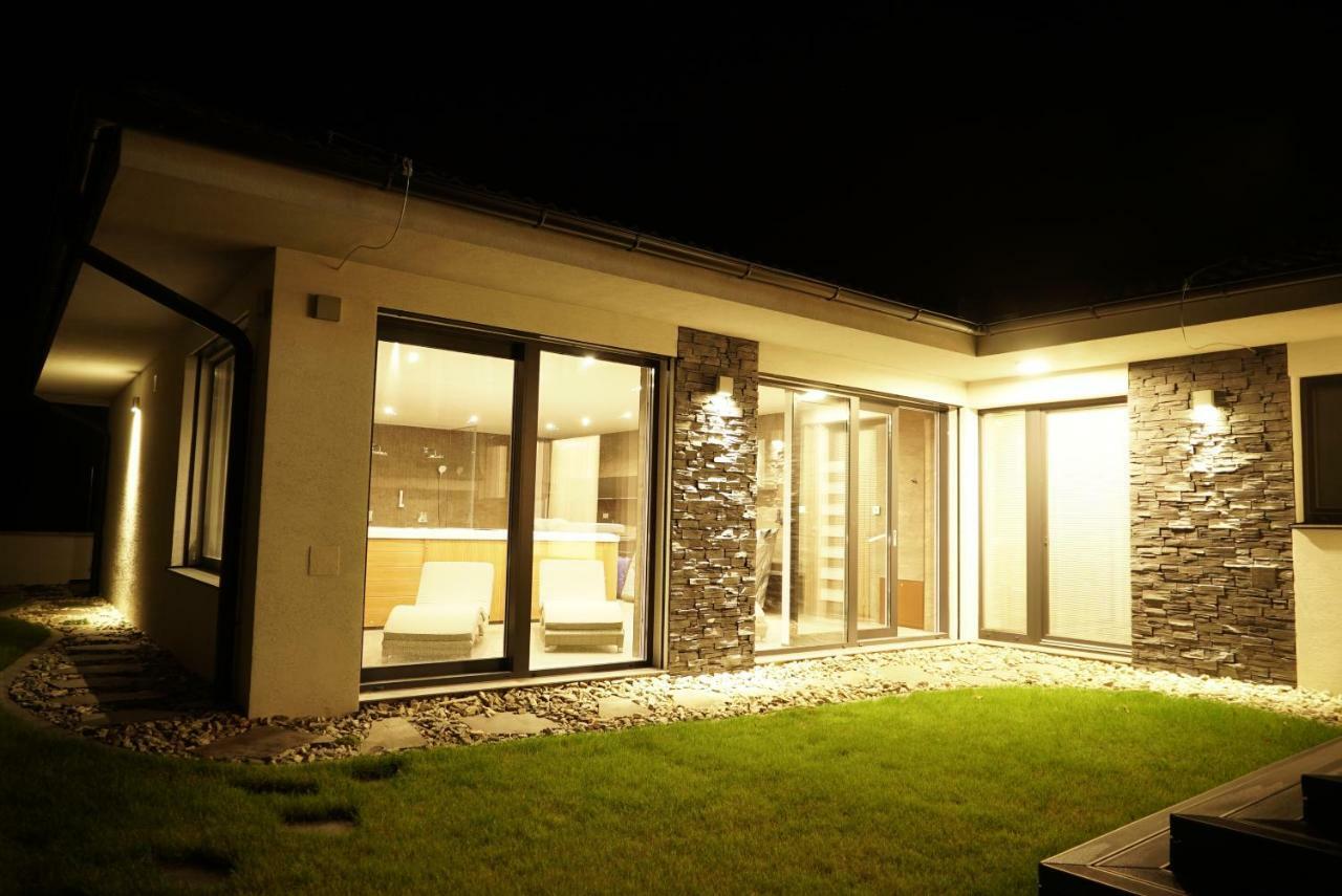 Luxury Villa Moravany nad Váhom Esterno foto